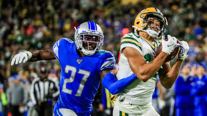 Packers WR Allen Lazard catches a TD pass from Aaron Rodgers to trim the Lions' lead in the fourth quarter.